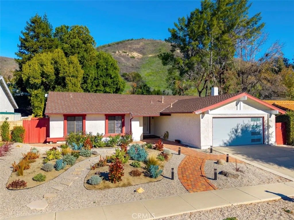 Photo of 6553 Smoke Tree Avenue, Oak Park, CA 91377 (MLS # SR25277857)