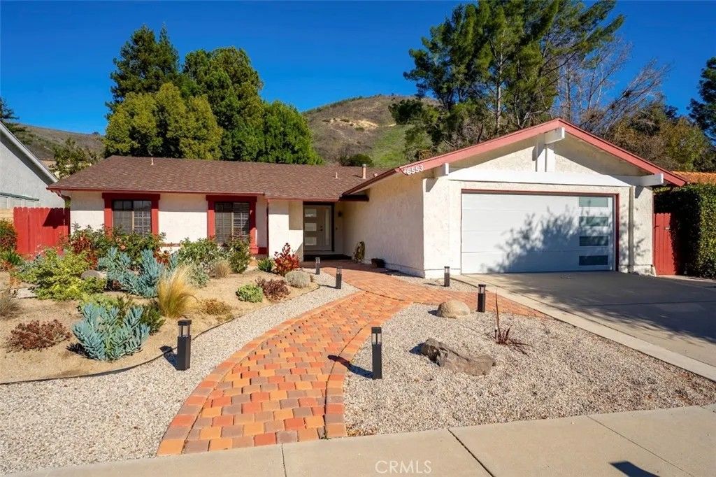 Photo of 6553 Smoke Tree Avenue, Oak Park, CA 91377 (MLS # SR25277857)