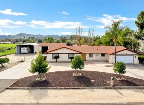 Photo of 42325 Whittier Avenue, Hemet, CA 92544 (MLS # SW26028663)
