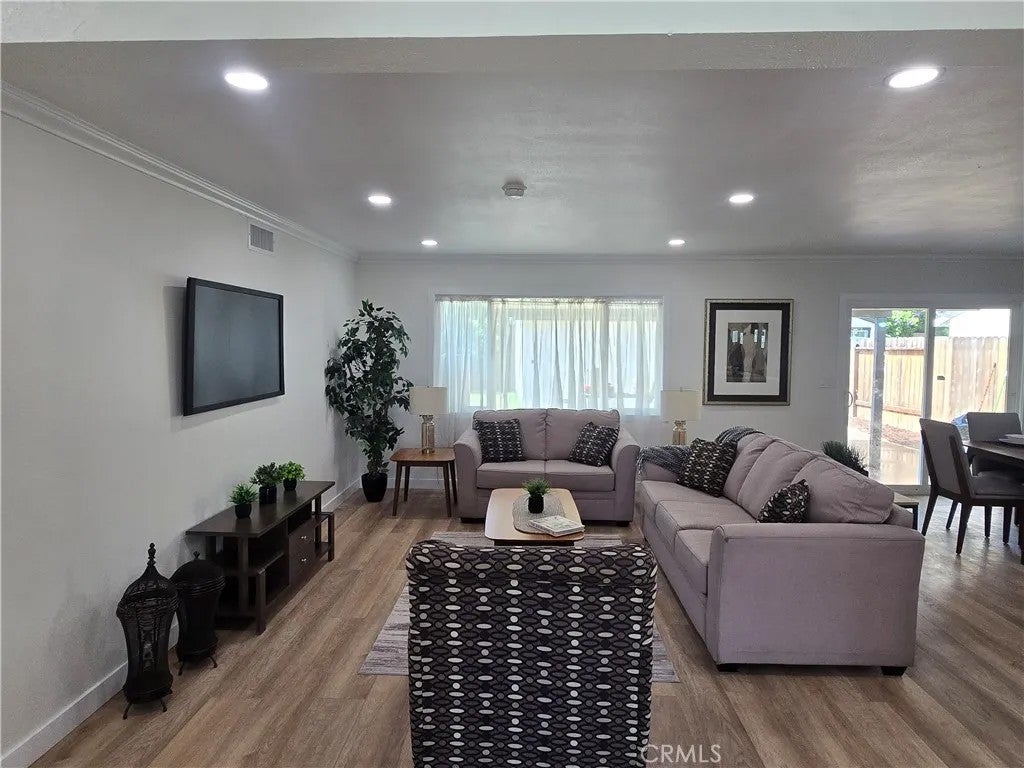 12733 Meadow Green