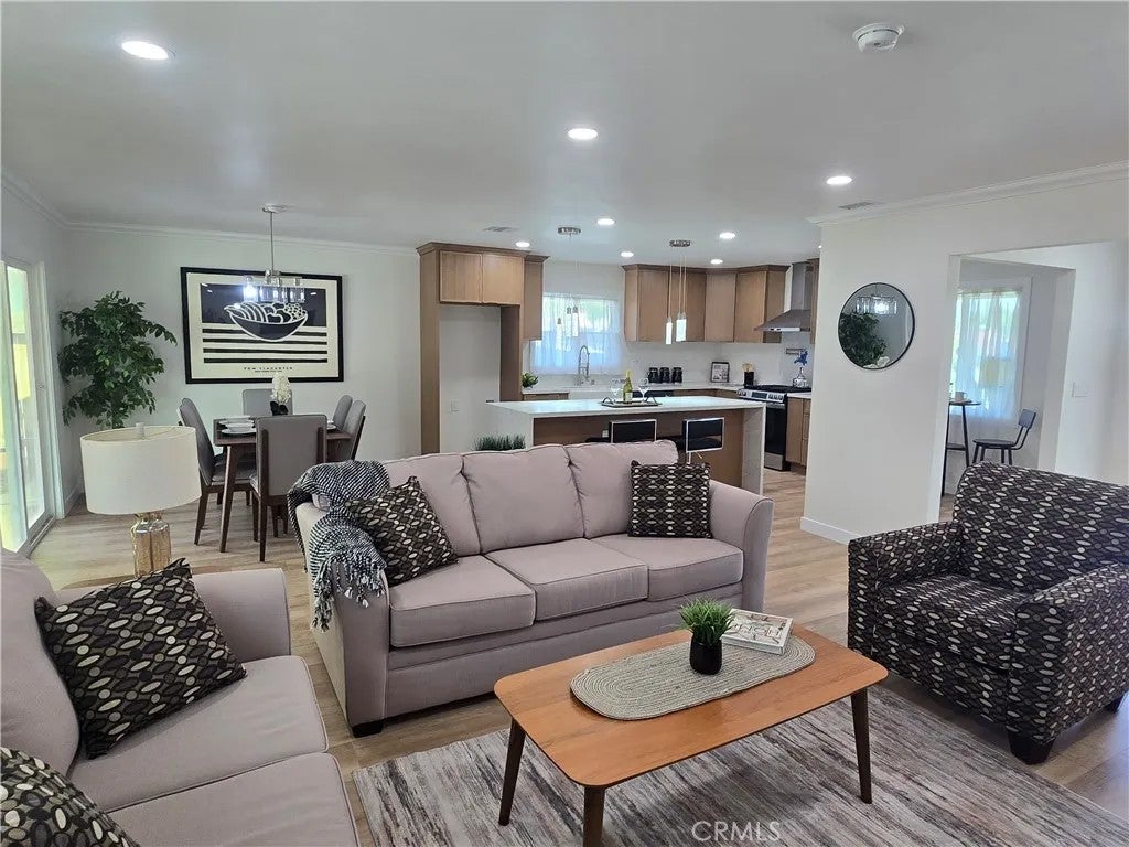12733 Meadow Green