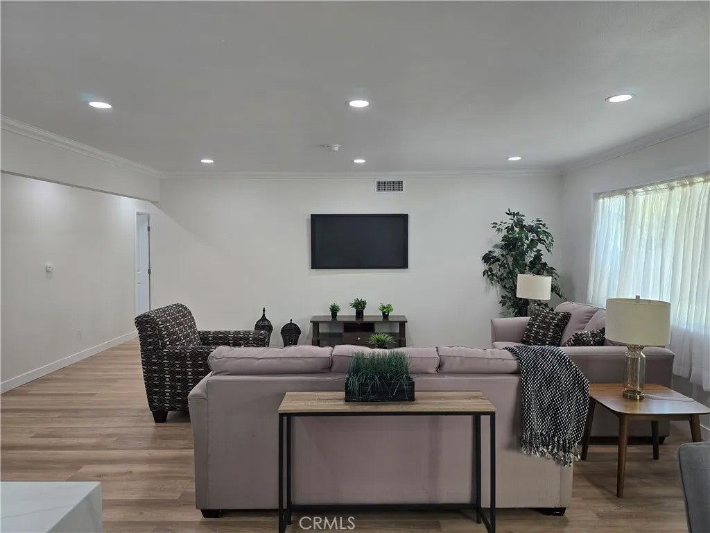 12733 Meadow Green