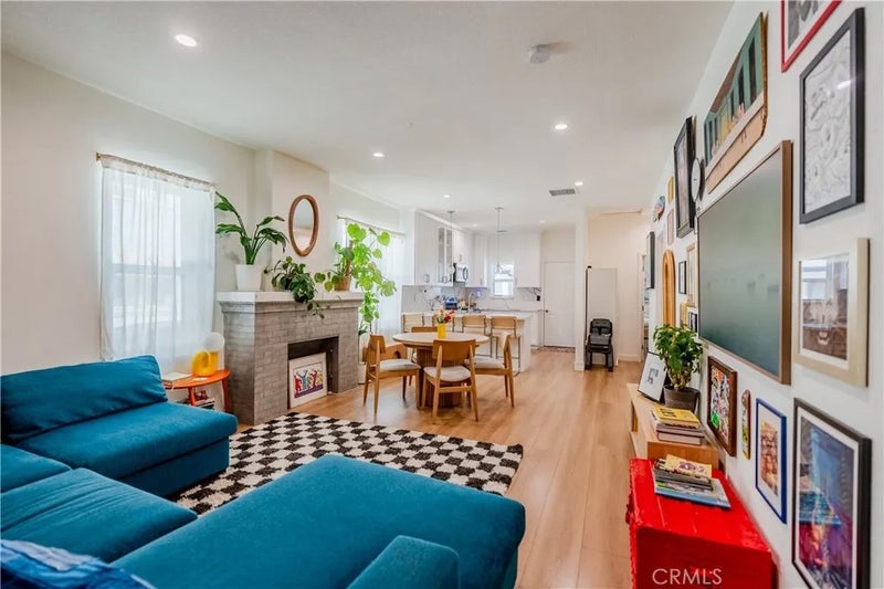 1452 W 22nd