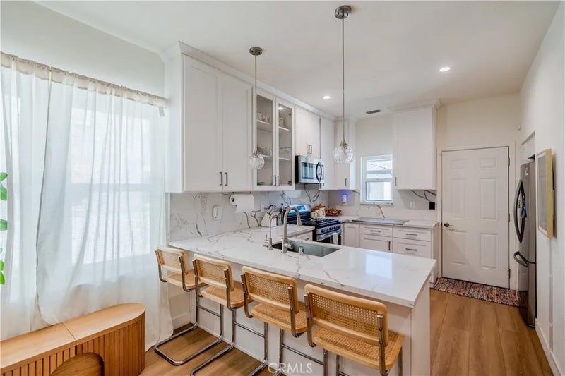 1452 W 22nd