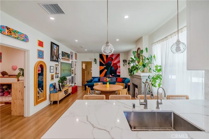 1452 W 22nd