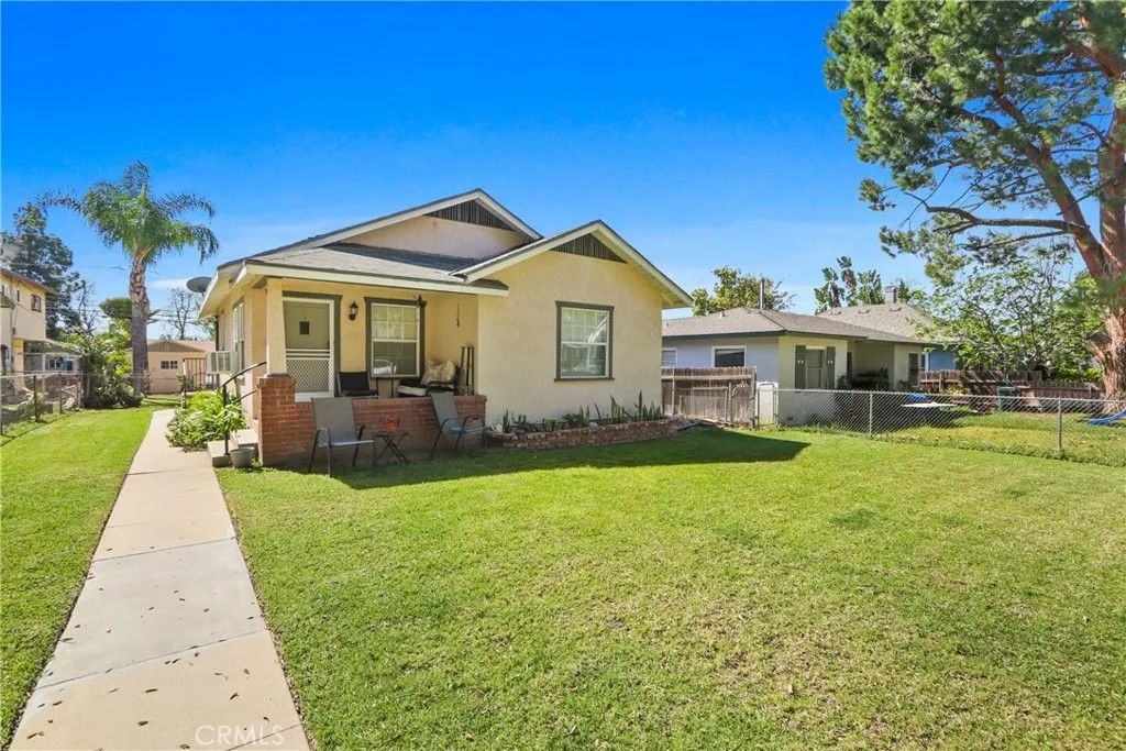 Photo of 244 E Lime Ave, Monrovia, CA 91016 (MLS # AR26056781)