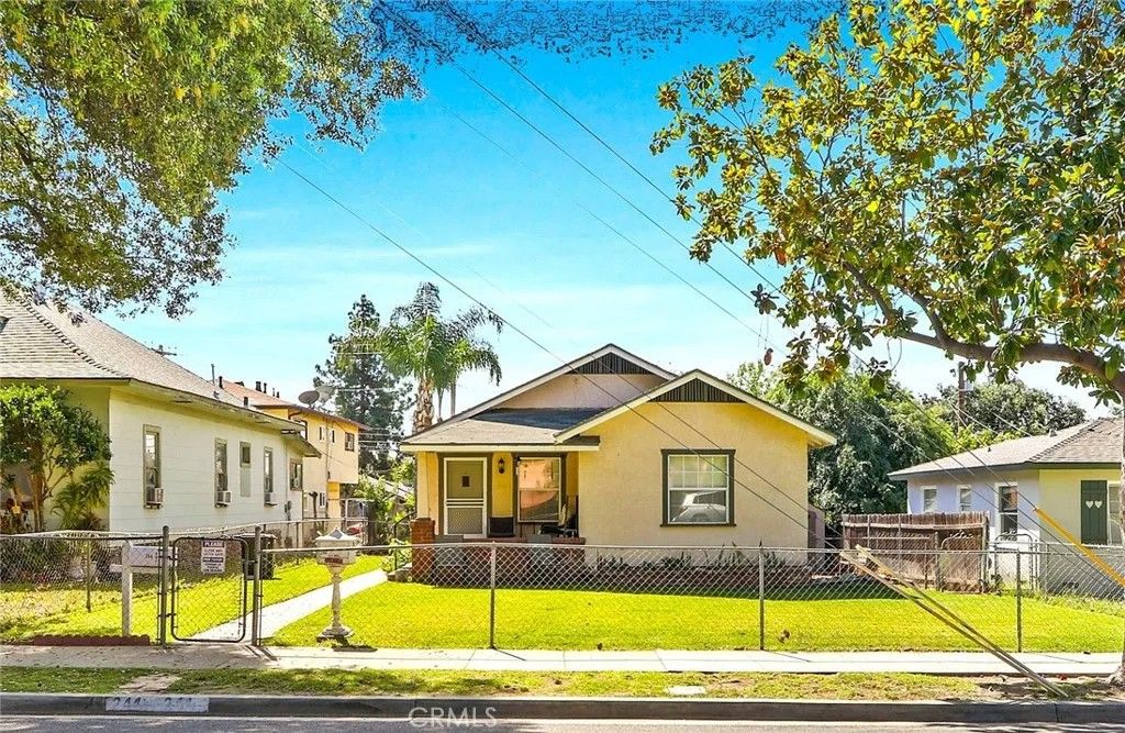 Photo of 244 E Lime Ave, Monrovia, CA 91016 (MLS # AR26056781)
