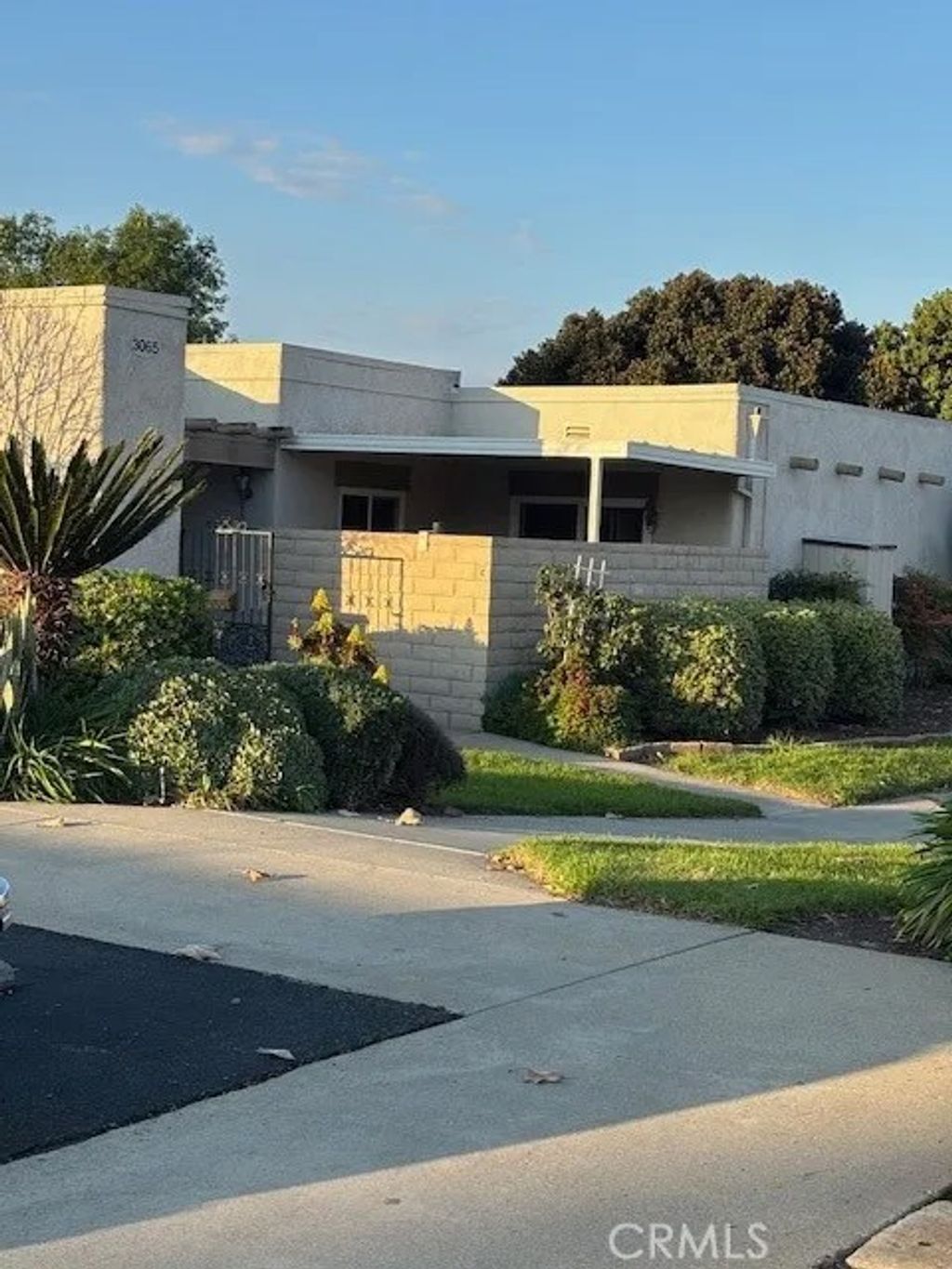 Photo of 3065 Via Serena, Laguna Woods, CA 92637 (MLS # OC26018714)