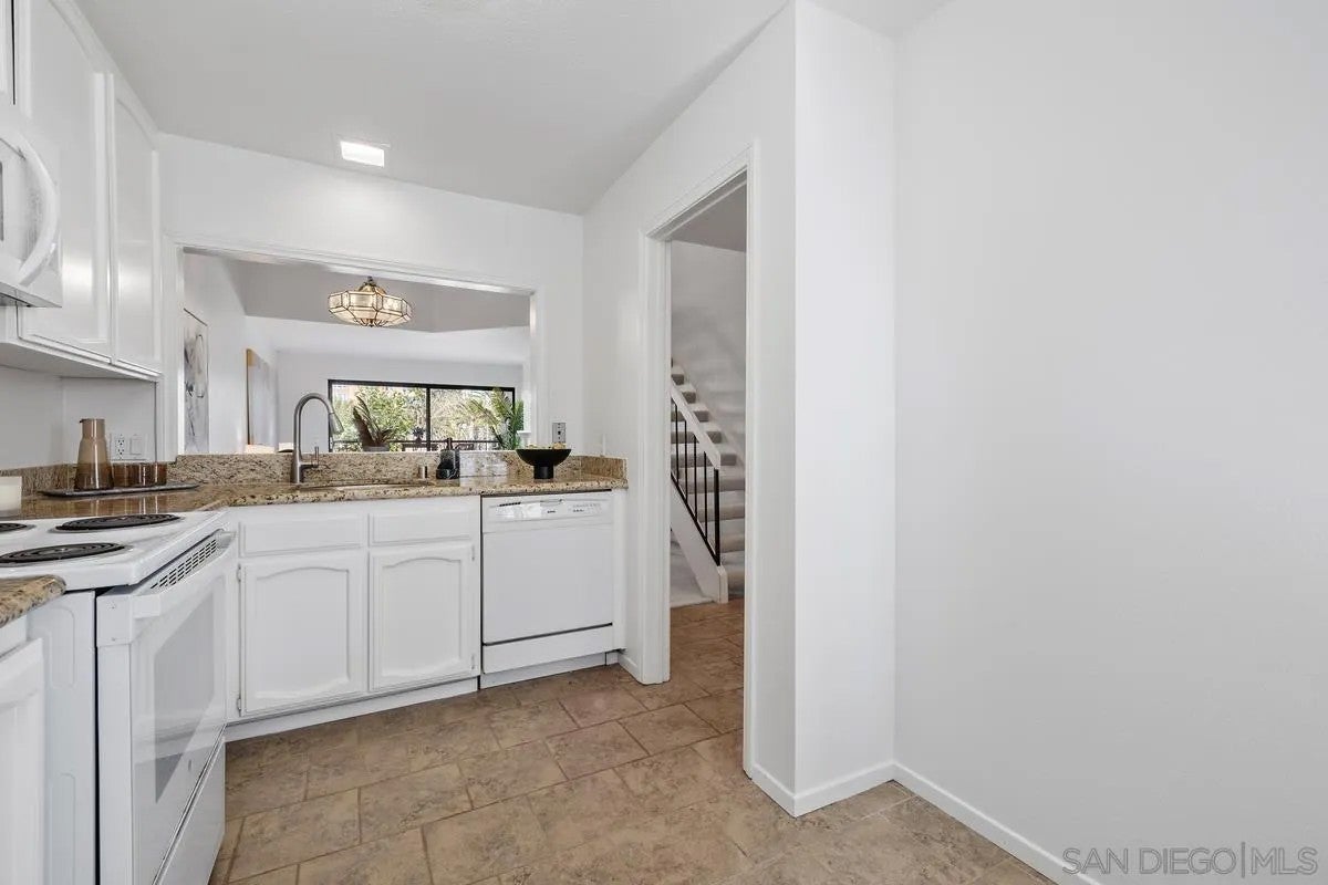 3525 Lebon Dr. 302