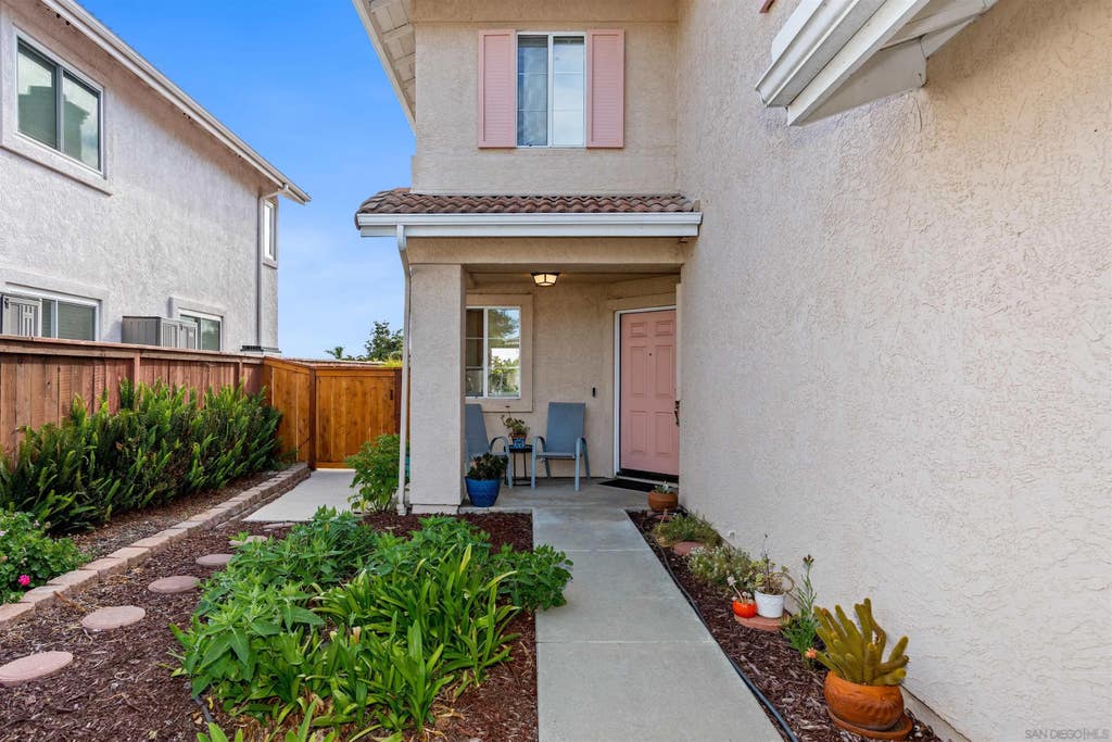 Photo of 1461 Calle Goya, Oceanside, CA 92056 (MLS # 260019950)