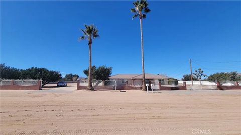 Photo of 8756 Oakwood Avenue, Hesperia, CA 92345 (MLS # SW26032647)