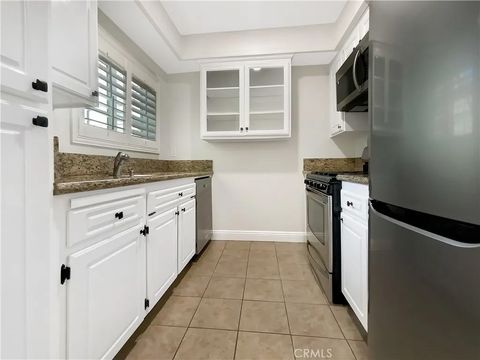 Tiny photo for 777 S Citrus Ave, Azusa, CA 91702 (MLS # DW25274467)