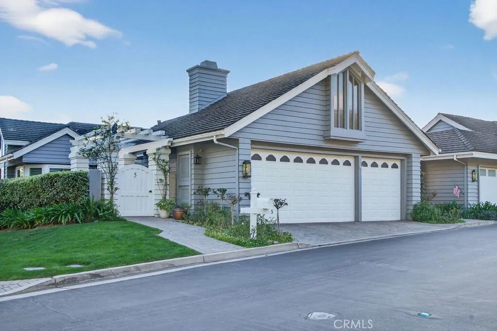 Photo of 5 Northampton Court #103, Newport Beach, CA 92660 (MLS # OC26043942)