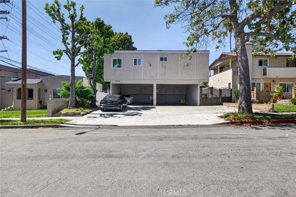 Photo of 1015 Grover Ave #3, Glendale, CA 91201 (MLS # GD26085682)