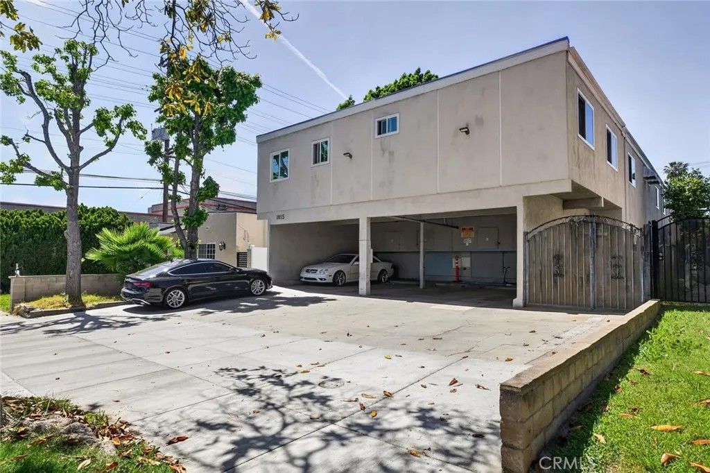 Photo of 1015 Grover Ave #3, Glendale, CA 91201 (MLS # GD26085682)
