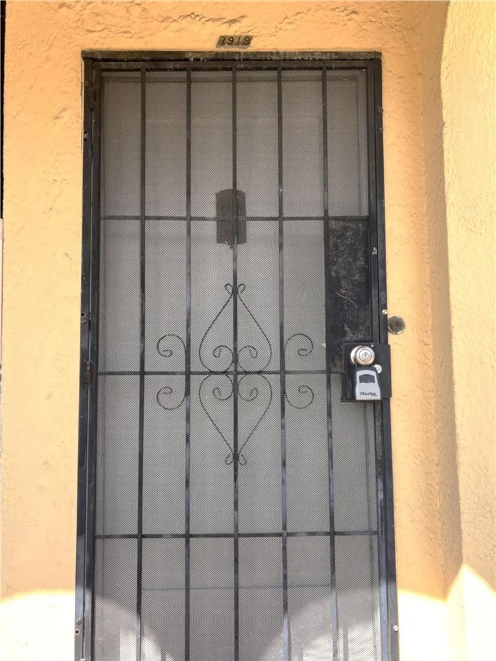 Photo of 3919 Walton Avenue, Los Angeles, CA 90037 (MLS # SB26088573)