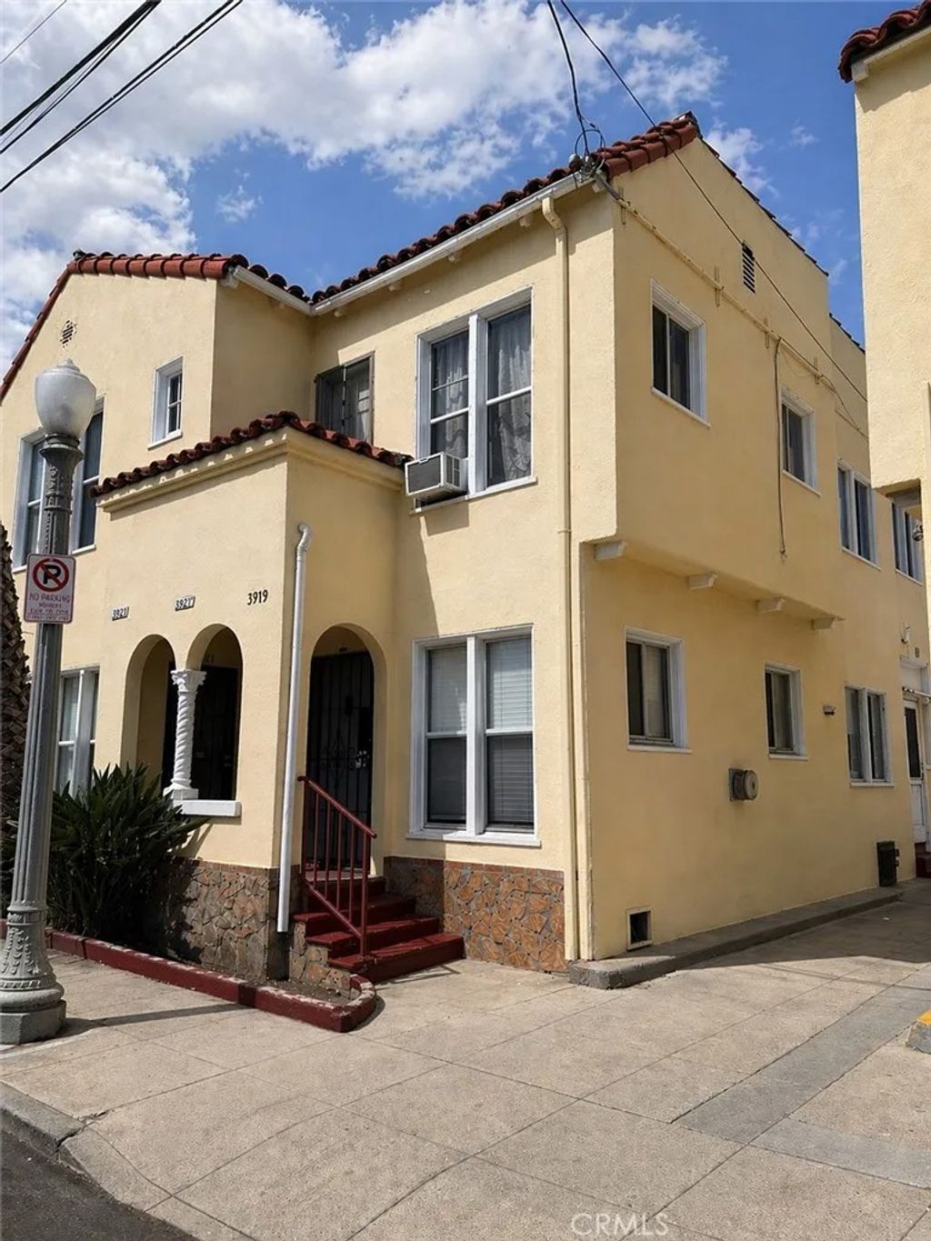 Photo of 3919 Walton Avenue, Los Angeles, CA 90037 (MLS # SB26088573)