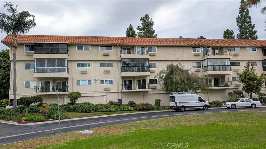 Photo of 2385 Via Mariposa #1F, Laguna Woods, CA 92637 (MLS # WS25264516)