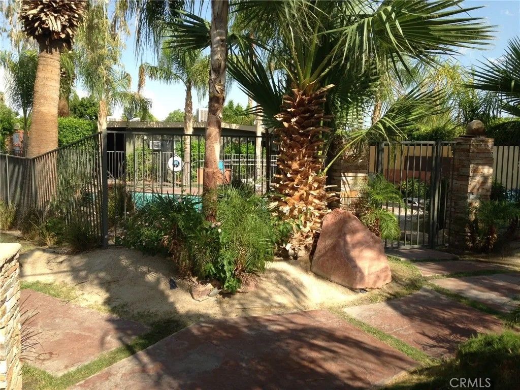 Photo of 912 E Chuckwalla Road, Palm Springs, CA 92262 (MLS # TR26064362)