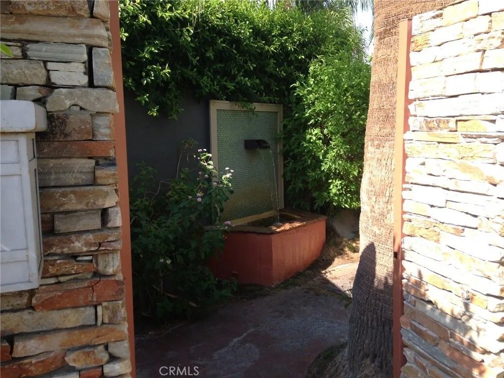 Photo of 912 E Chuckwalla Road, Palm Springs, CA 92262 (MLS # TR26064362)