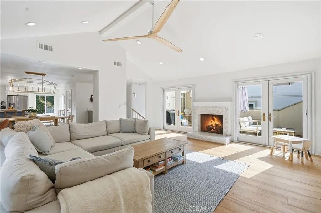 Photo of 125 S Juanita Avenue #A, Redondo Beach, CA 90277 (MLS # PV26014050)