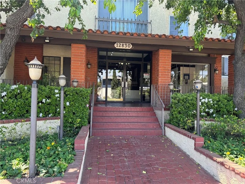 12830 Burbank 307