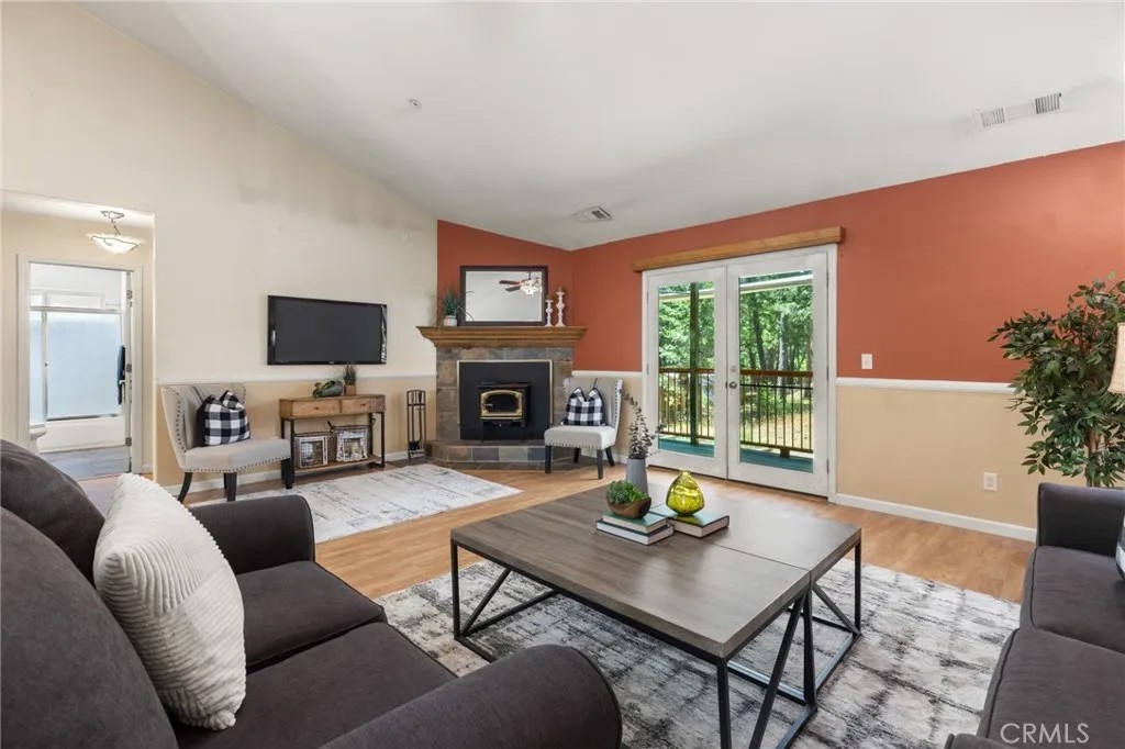15945 Country Living