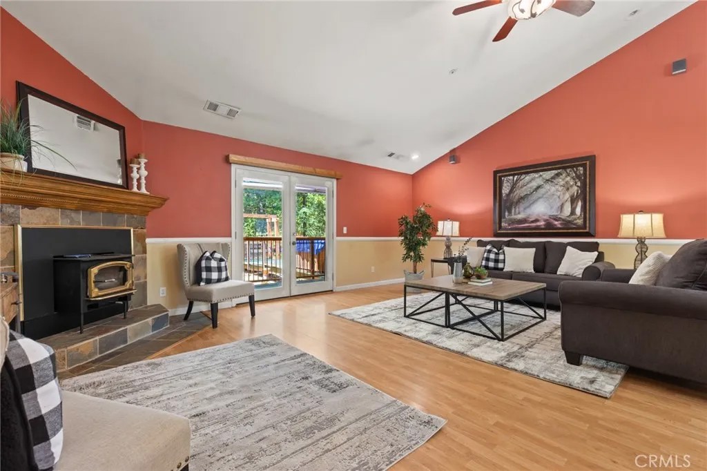 15945 Country Living