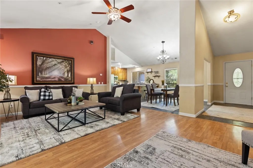 15945 Country Living
