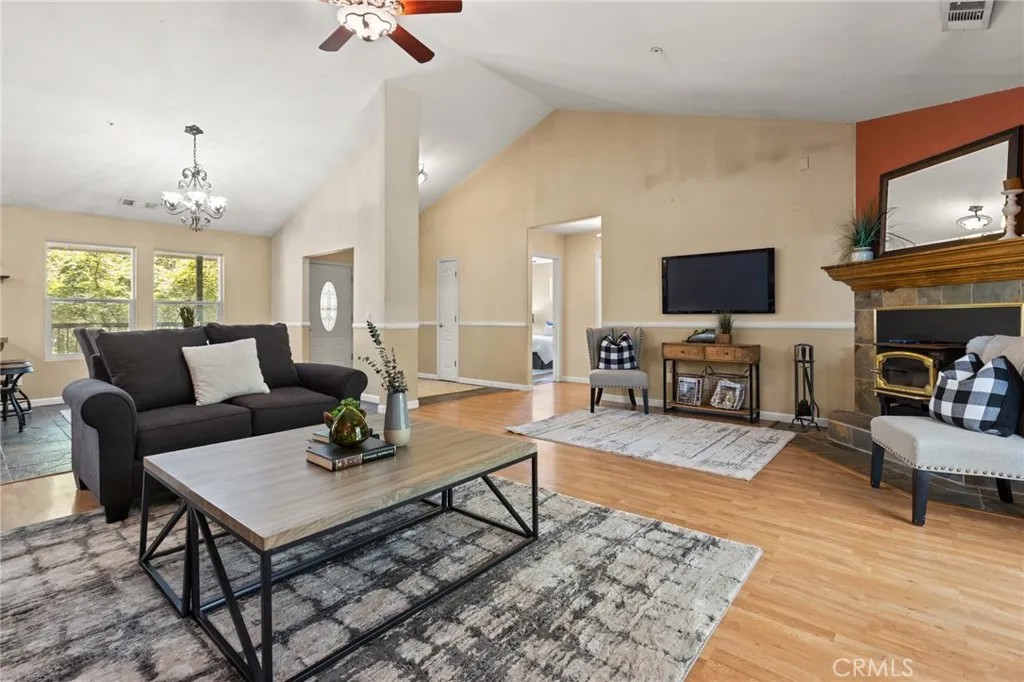 15945 Country Living