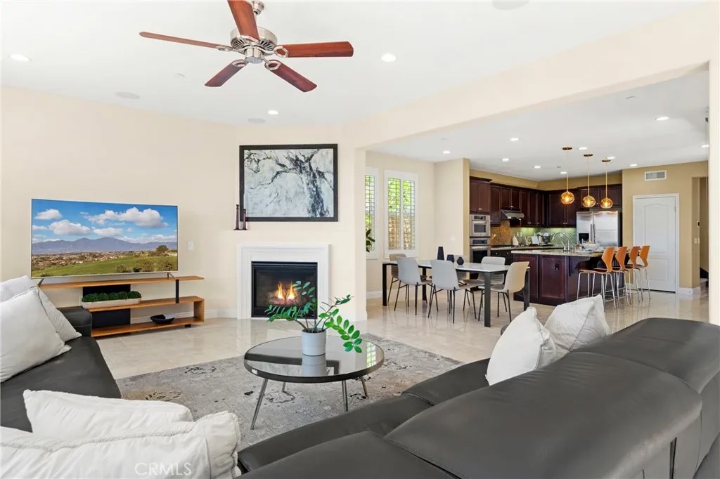 2976 E Coalinga Drive