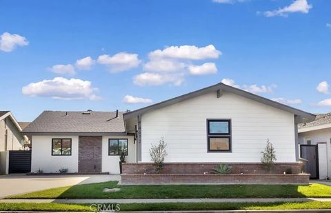 Photo of 4672 Ironwood Ave, Seal Beach, CA 90740 (MLS # PW26018406)