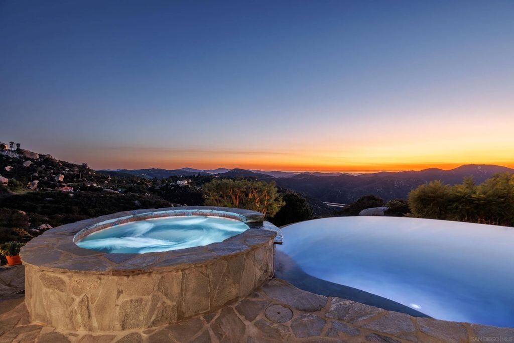 Photo of 29166 Meadow Glen Way West, Escondido, CA 92026 (MLS # 260003322)