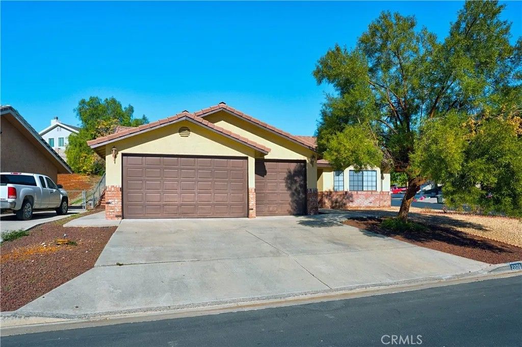 Photo of 22170 MUSTANG Court, Canyon Lake, CA 92585 (MLS # IV25270842)