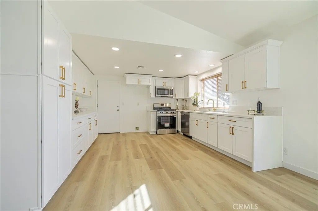 Photo of 7930 Elder Ave, Rosamond, CA 93560 (MLS # SR26100501)