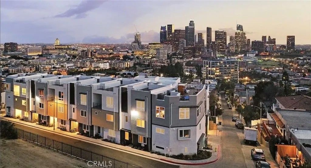 Photo of 1048 N Joels Pl, Los Angeles, CA 90012 (MLS # SR26004592)