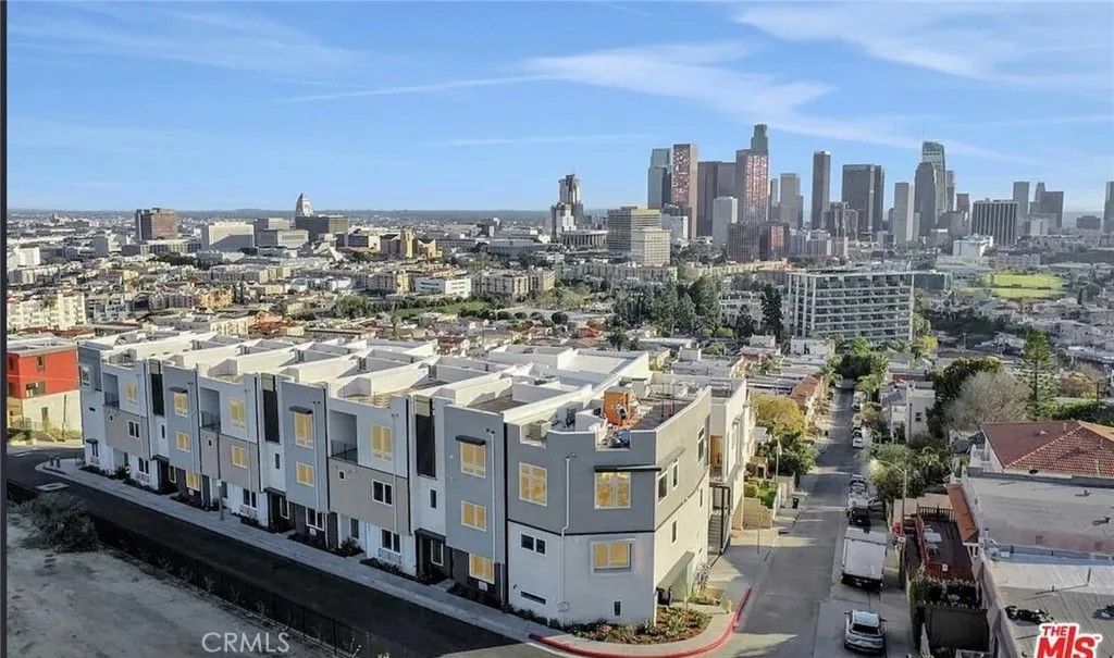 Photo of 1048 N Joels Pl, Los Angeles, CA 90012 (MLS # SR26004592)