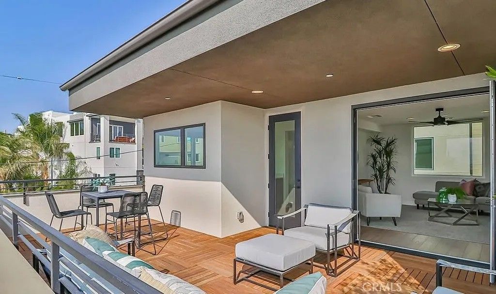 Photo of 1048 N Joels Pl, Los Angeles, CA 90012 (MLS # SR26004592)