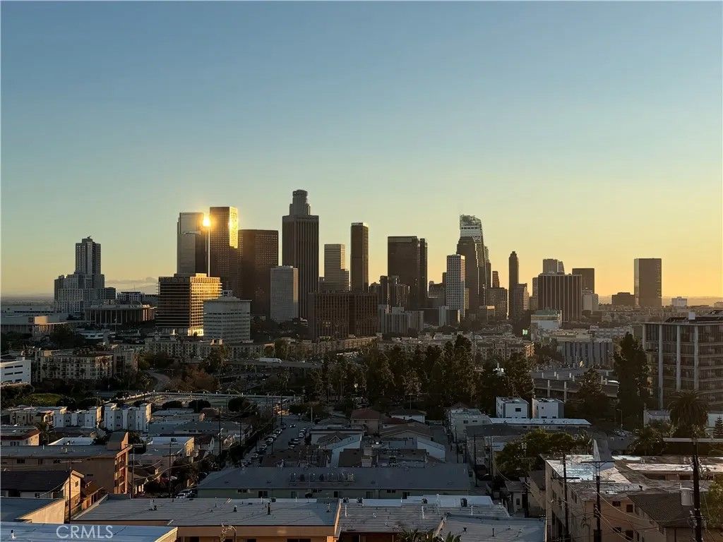 Photo of 1048 N Joels Pl, Los Angeles, CA 90012 (MLS # SR26004592)