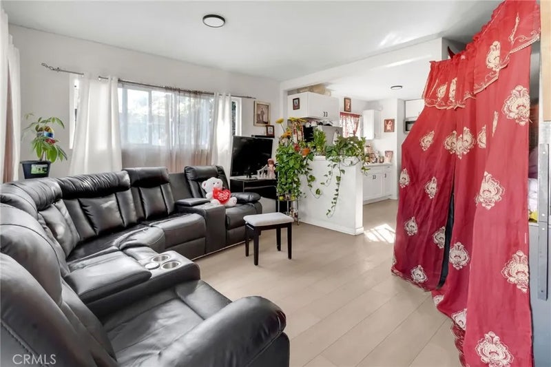 2110 E Hatchway