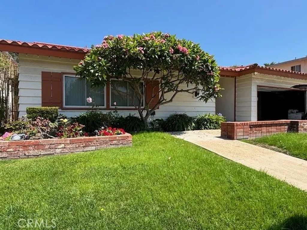 Photo of 30318 Via Rivera, Rancho Palos Verdes, CA 90275 (MLS # PV26088679)