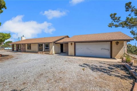 Photo of 2722 Arrowhead, Pinon Hills, CA 92372 (MLS # HD26147339)