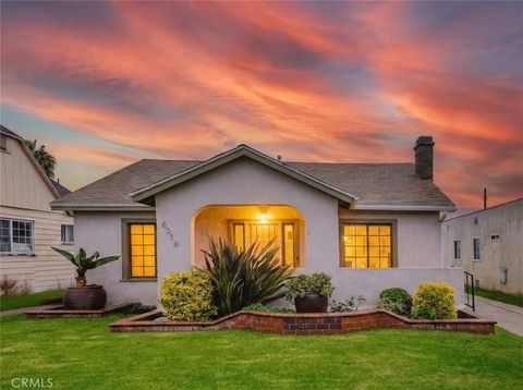 Photo of 6318 Eileen Avenue, Los Angeles, CA 90043 (MLS # SR25278746)