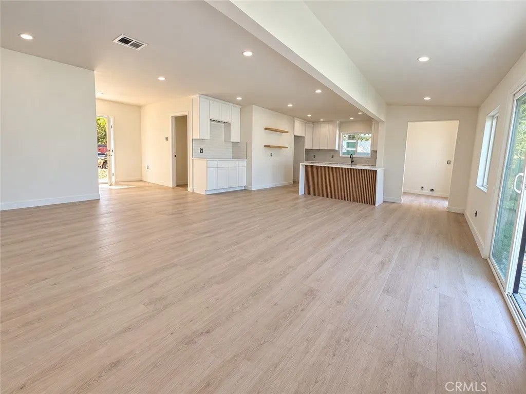 16043 Tuba Street