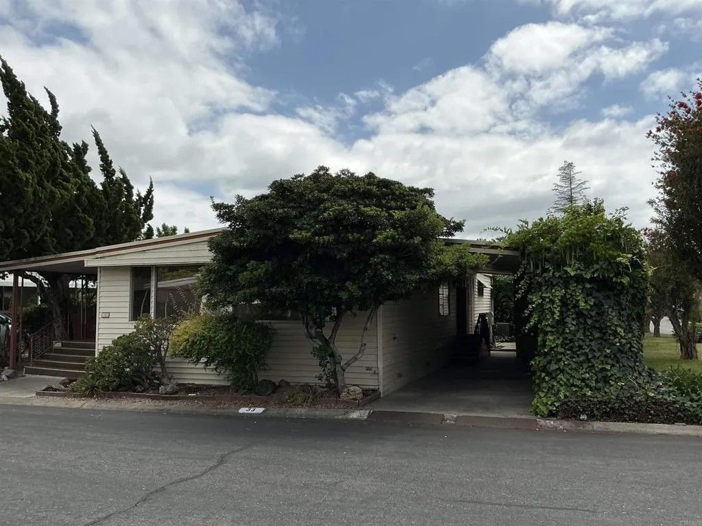 Photo of 525 W >El Norte Pkwy #33, Escondido, CA 92026 (MLS # NDP2604458)