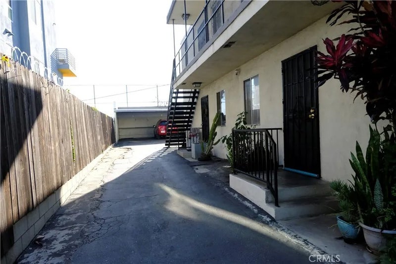 1110 S Kenmore
