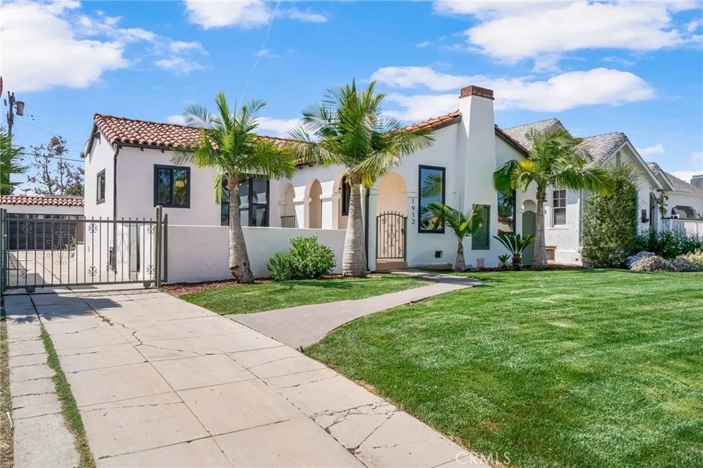 1912 W 76th