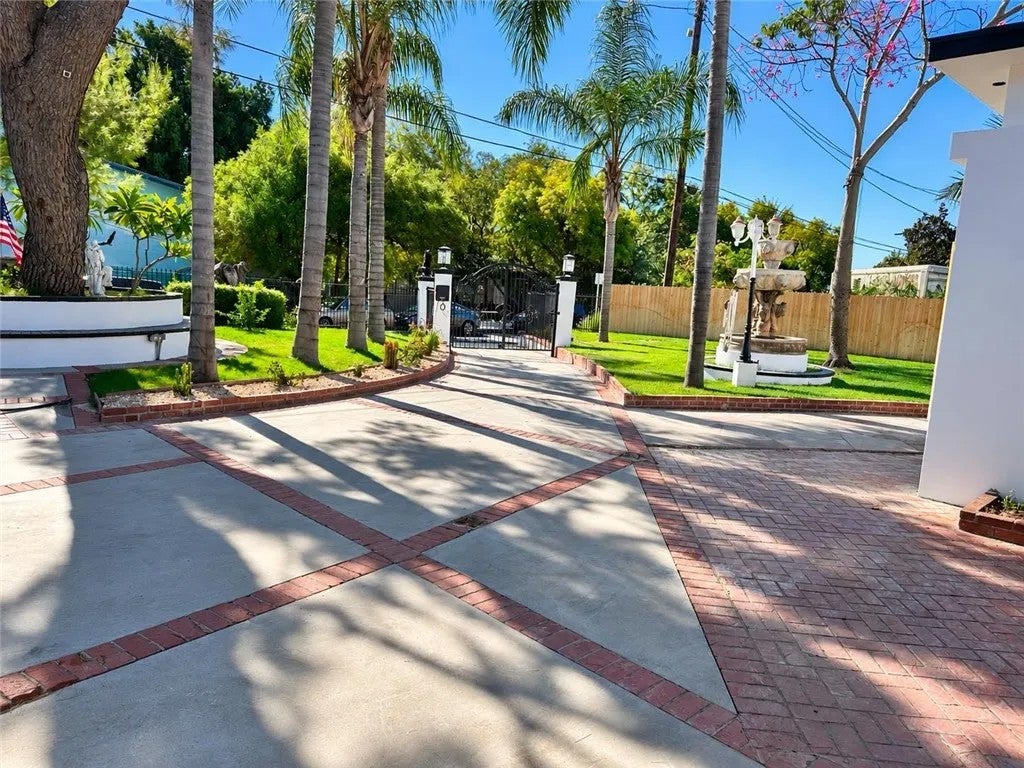 14401 Lakeside