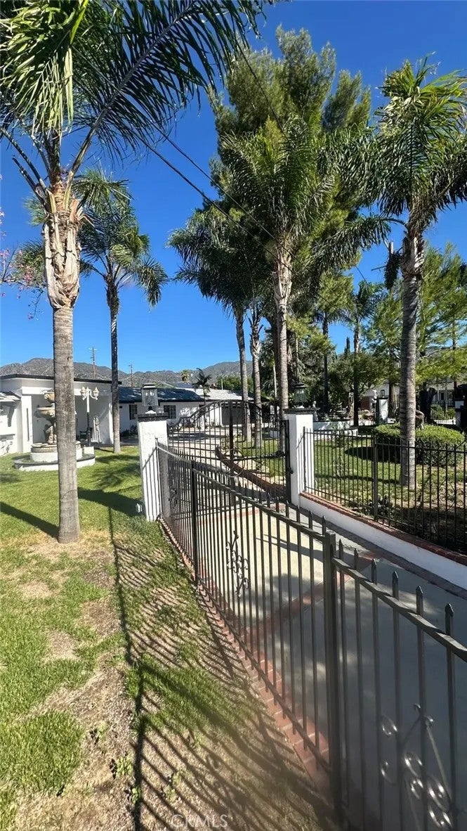 14401 Lakeside