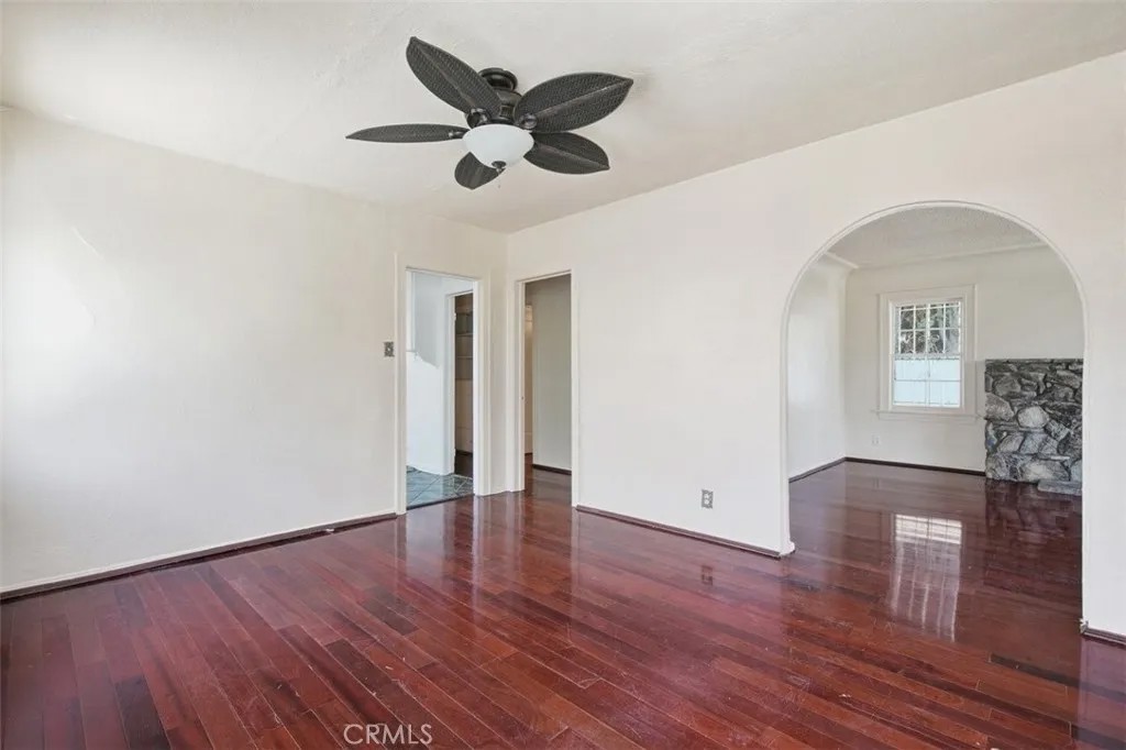 2136 W 75th Street